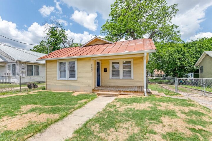 Property Photo:  2447 E Houston Street  TX 78202 