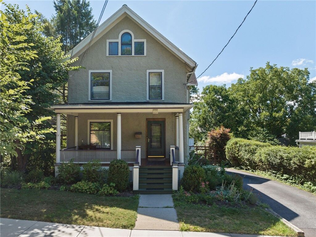 Property Photo:  105 Oxford Place  NY 14850 