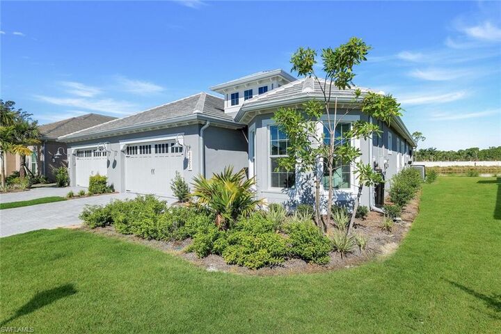 Property Photo:  8825 Yucatan Ct  FL 34112 