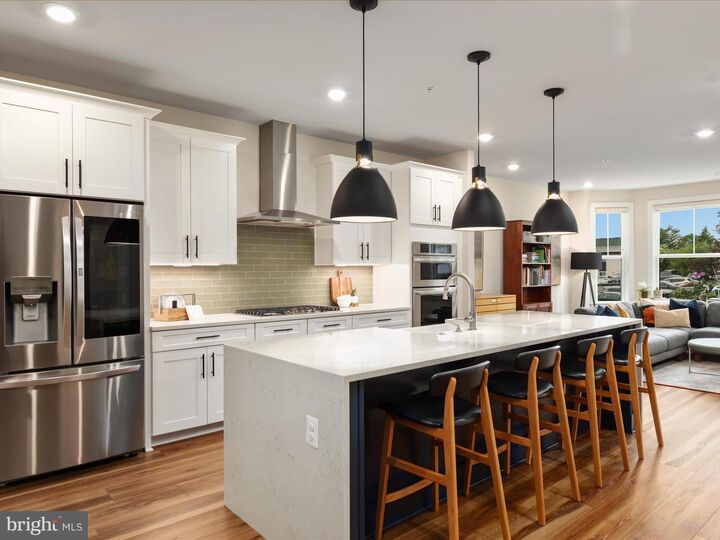 Property Photo: 113 Pleasant Street NW 6 VA 22180