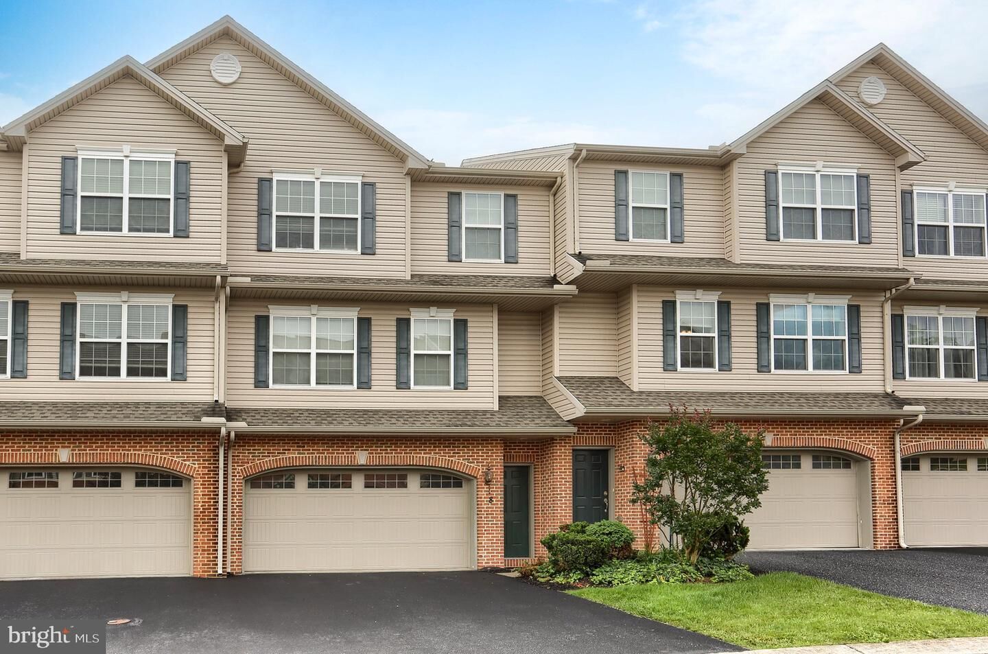 Property Photo: 8 Vista Circle PA 17043