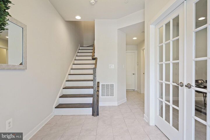 Property Photo: 5983 Glen Willow Way MD 21043