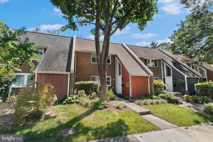 Property Photo:  11190 Forest Edge Drive  VA 20190 