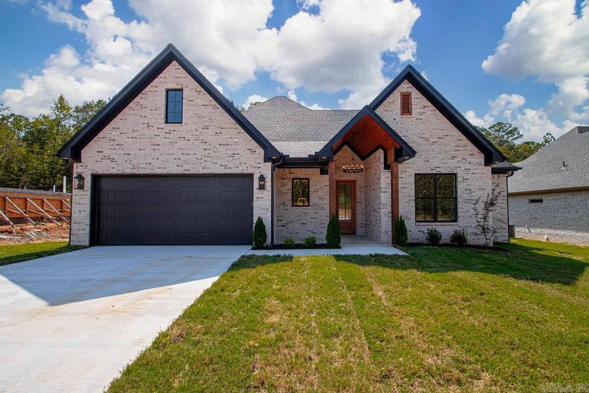 Property Photo: 597 Valley Oak Drive AR 72120