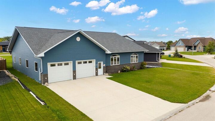 Property Photo:  154 Willow Drive  MB R0G 1K0 