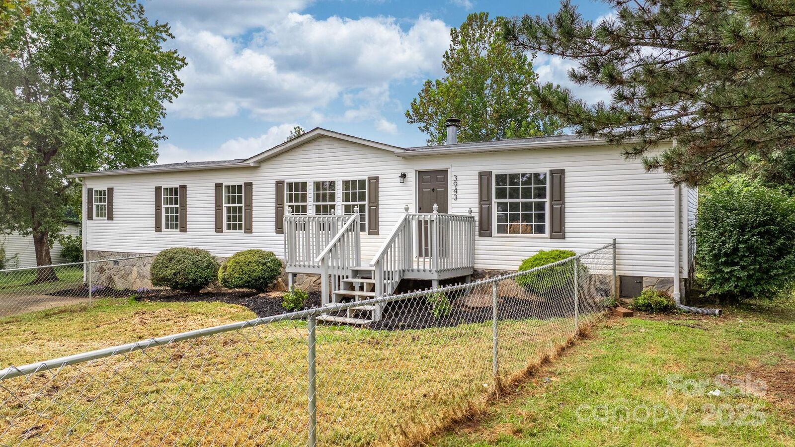 Property Photo: 3943 Doe Court NC 28645