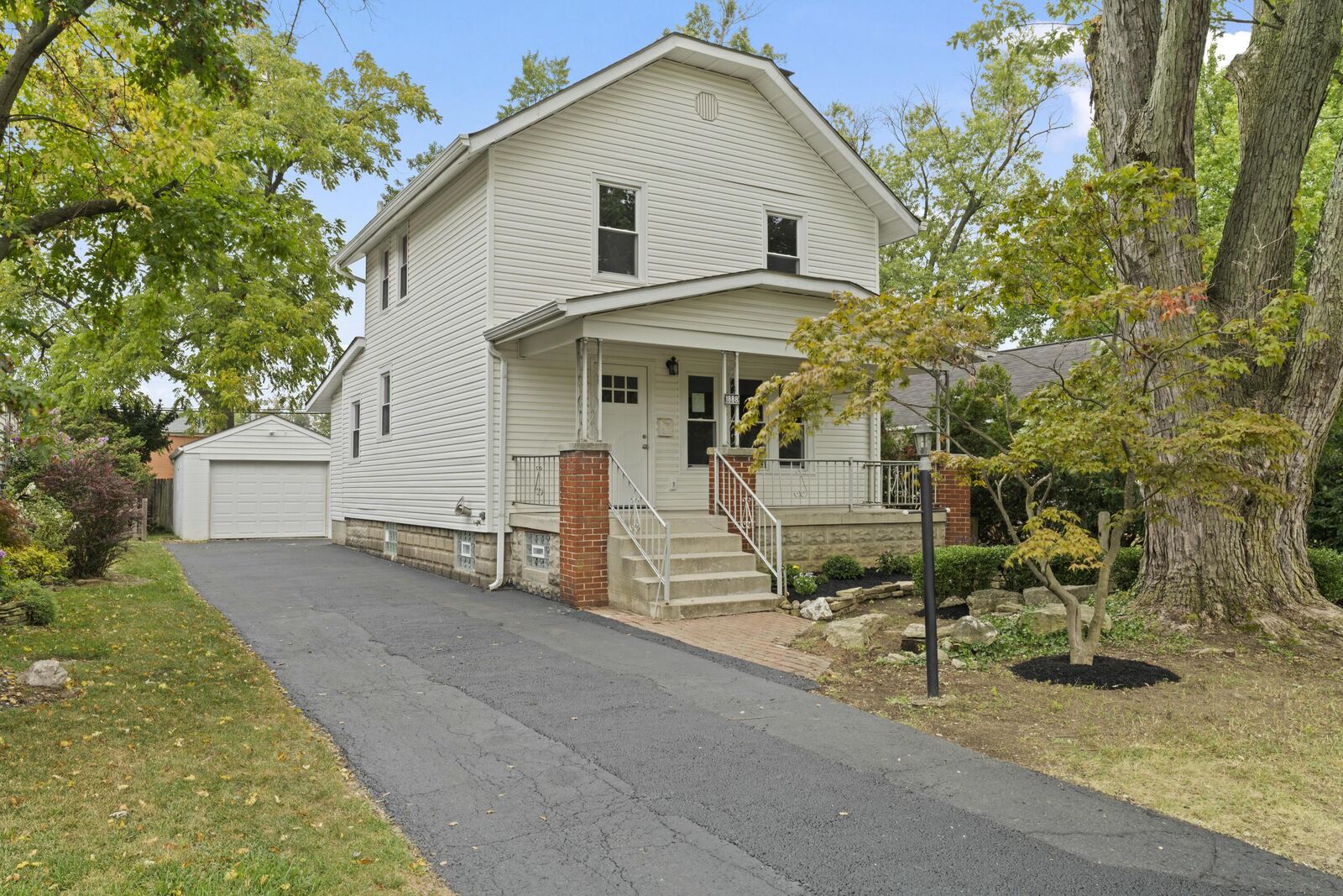 Property Photo: 1888 E North Broadway Street OH 43224
