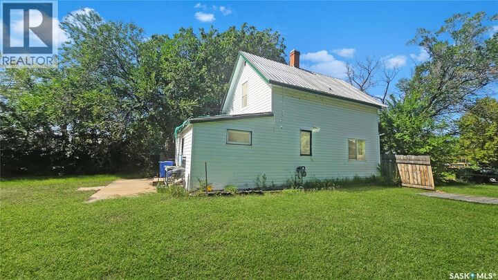 Property Photo: 1907 14th Street W SK S6V 3P3
