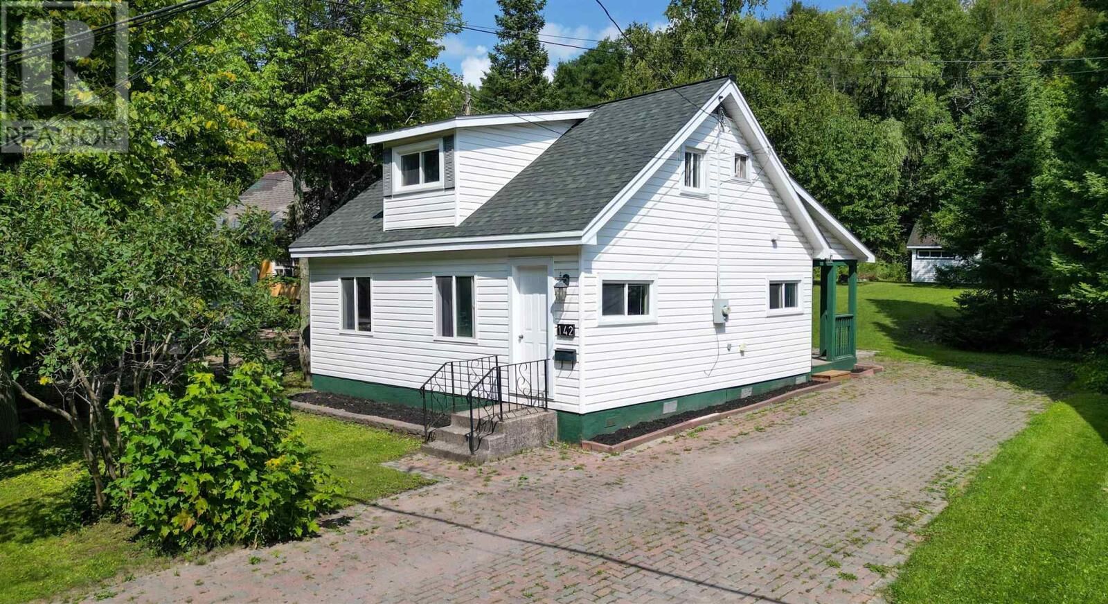 Property Photo:  142 St. Patrick St  ON P6C 3S5 
