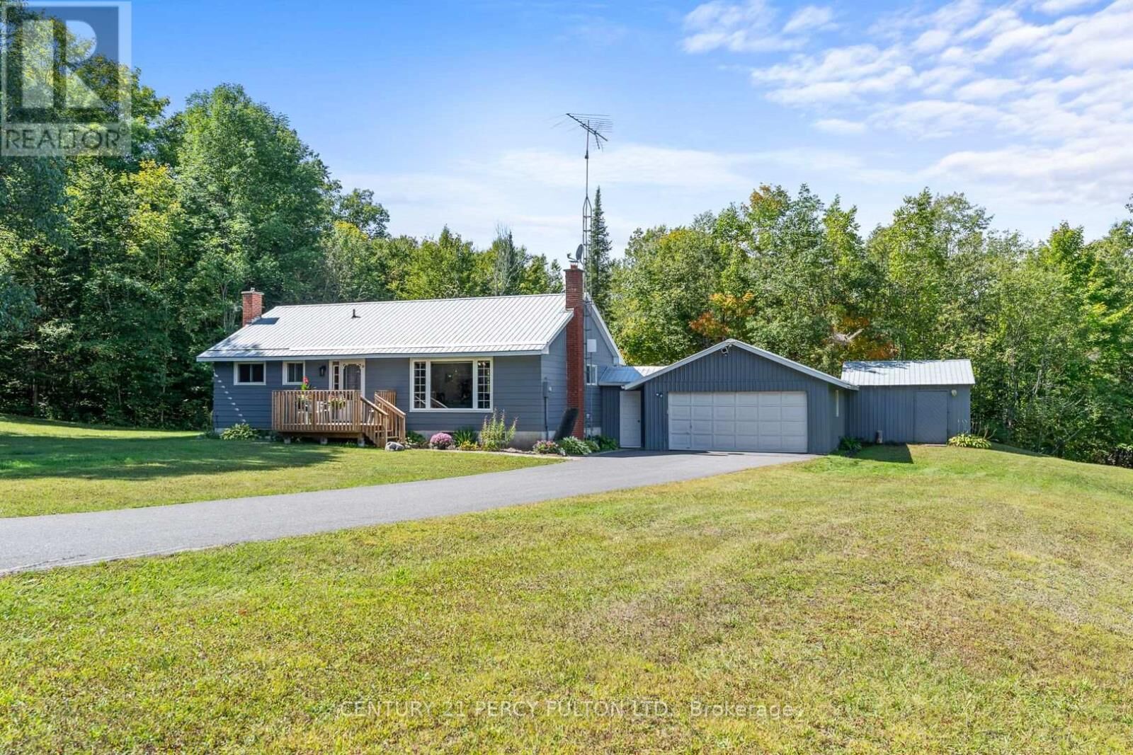 Property Photo: 1004 Rosseau Lake 1 Road ON P0B 1M0