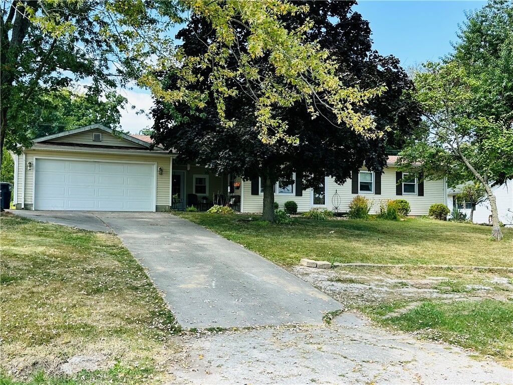 Property Photo: 255 N 2700 East Road IL 62557