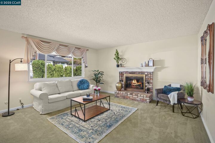 Property Photo: 6401 Tri Ln CA 94803