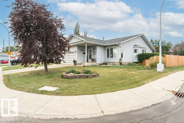 Property Photo: 18747 80 Avenue NW AB T5T 5B5