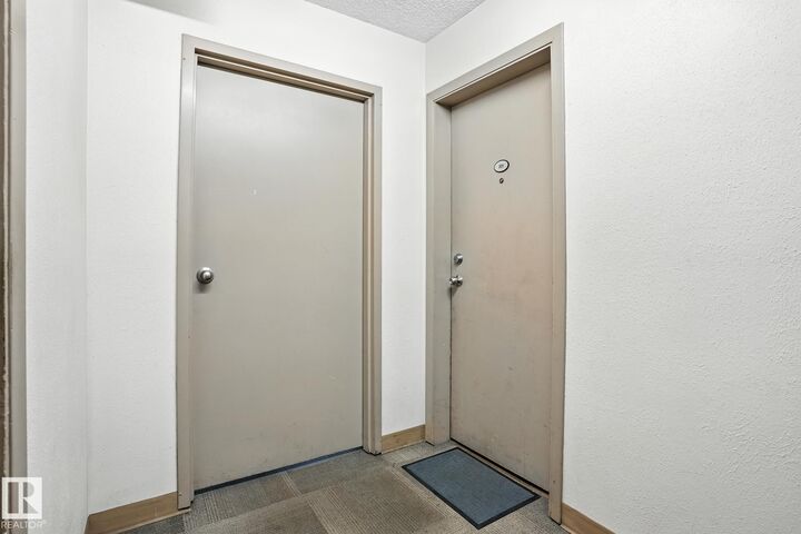Property Photo: 11046 130 Street NW 201 AB T5M 0Z7