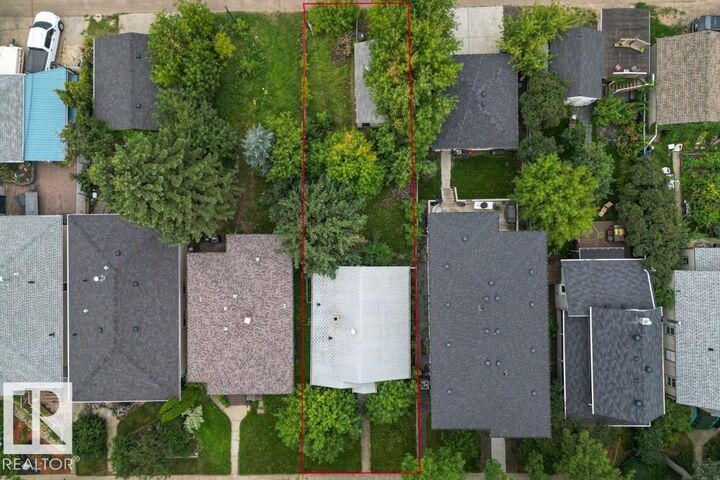 9848 77 Avenue NW  Edmonton AB T6E 1M4 photo