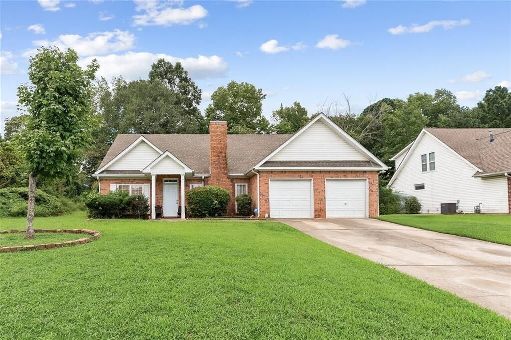 Property Photo:  11203 Knotty Pine Place  GA 30228 