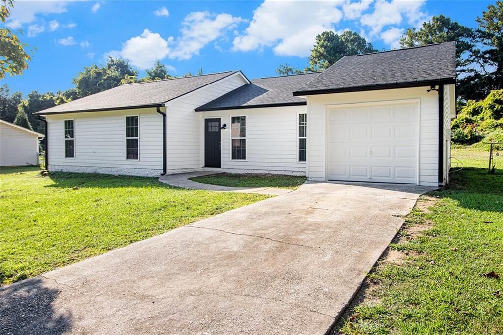 Property Photo: 316 River Chase Drive GA 30238