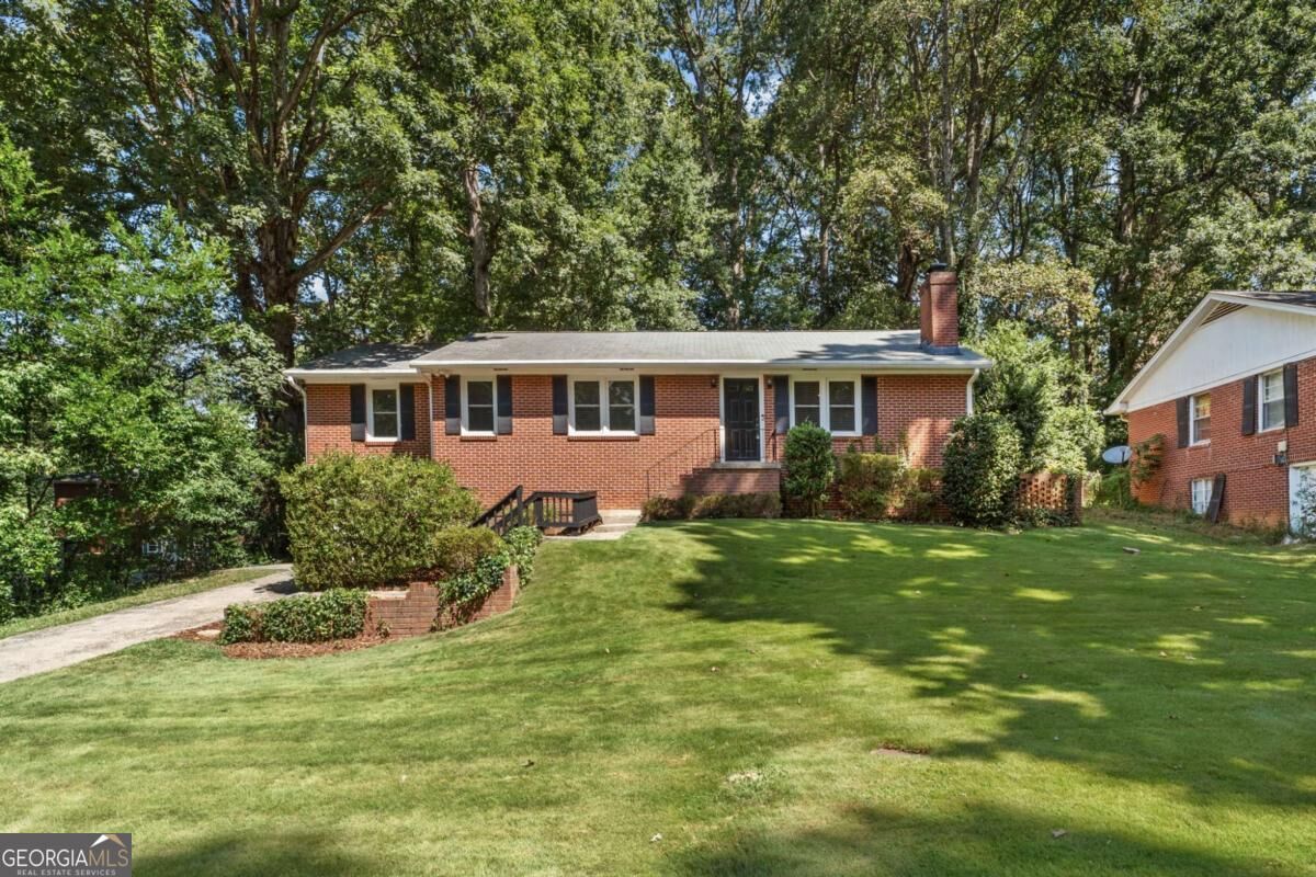 Property Photo: 729 Timberland Street SE GA 30080