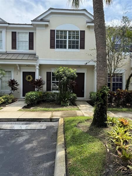 Property Photo: 136 SW 96th Avenue 15-2 FL 33324