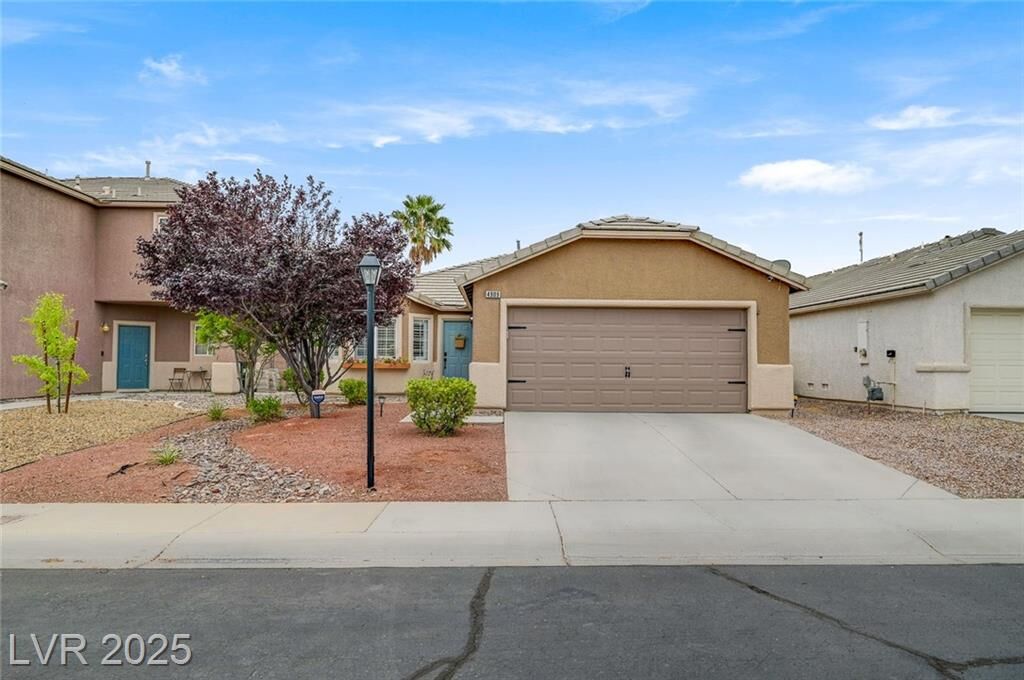 Property Photo: 4909 Whispering Spring Avenue NV 89131