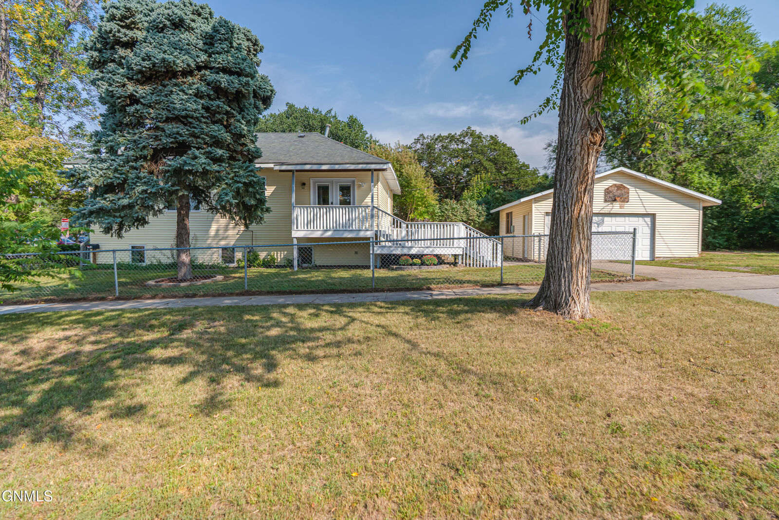 Property Photo:  701 N 9th Street  ND 58501