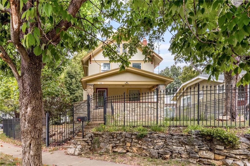 Property Photo:  948 W 32nd Terrace  MO 64111 