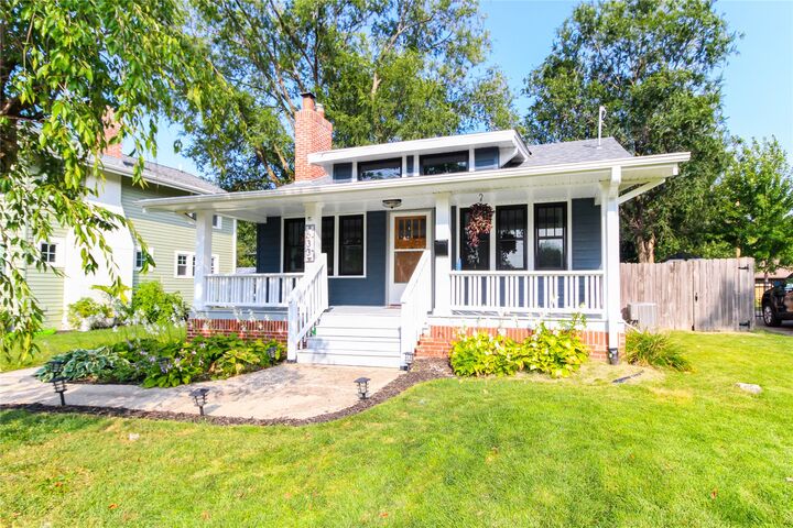 Property Photo:  633 48th Street  IA 50312 