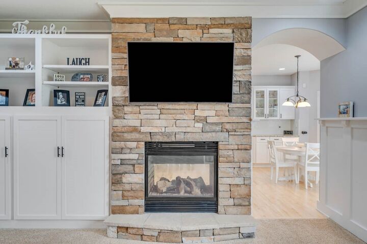 Property Photo:  1602 S 50th Place  IA 50265 
