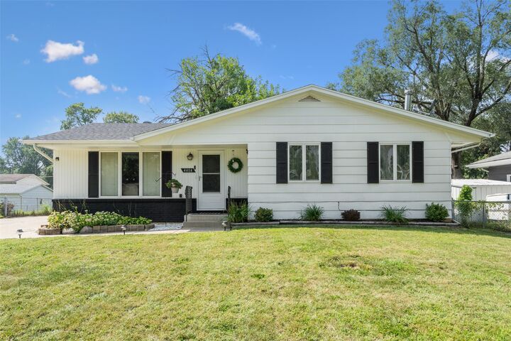 Property Photo:  4404 65th Street  IA 50322 