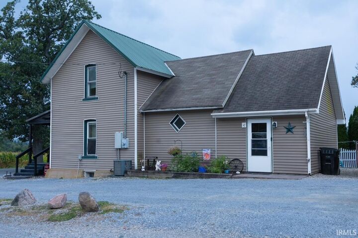 Property Photo: 730 E 50 N IN 46703