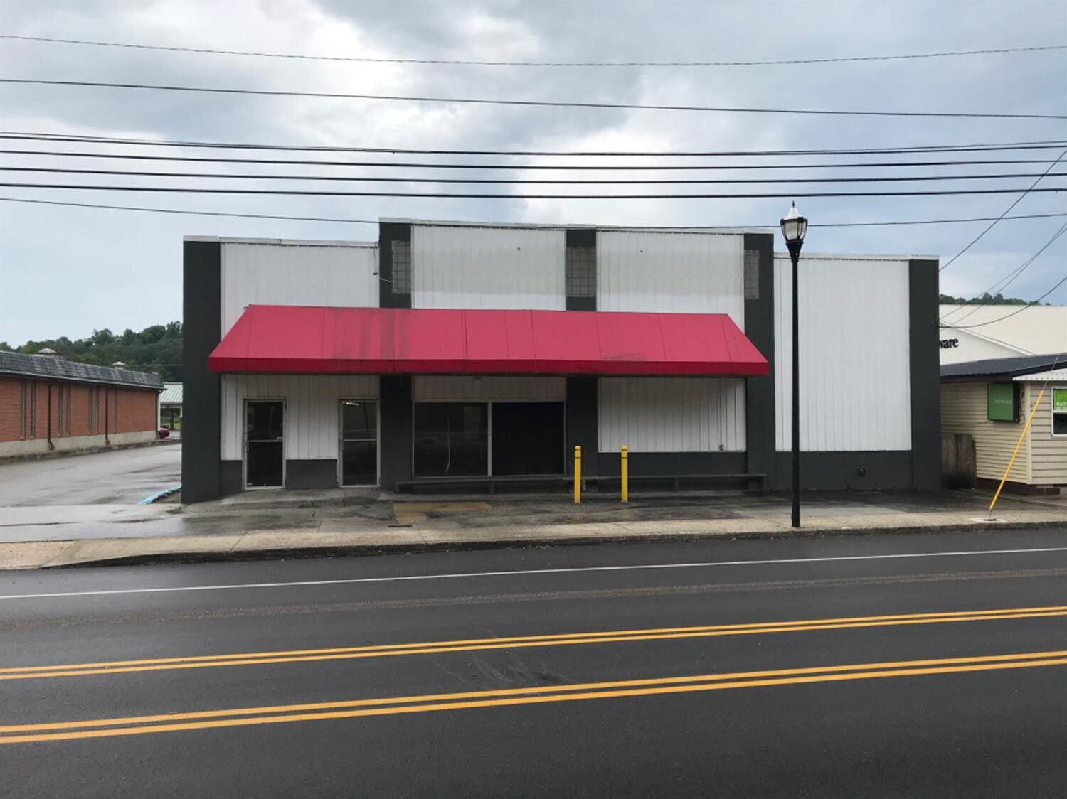 Property Photo: 141 E Tom T Hall Boulevard KY 41164