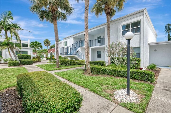 Property Photo:  725 Capri Isles Boulevard 725  FL 34292 