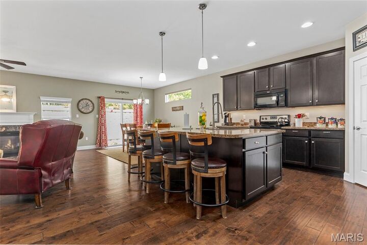 Property Photo:  733 Thayer Court  MO 63368 