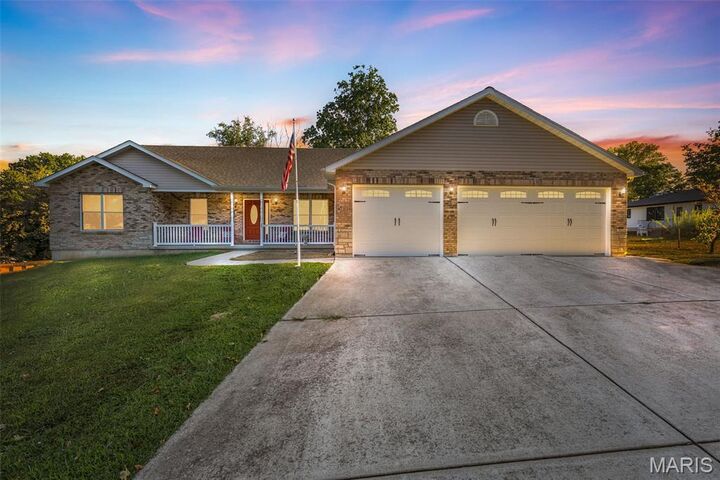 Property Photo: 730 Tanglewood Acres MO 63028