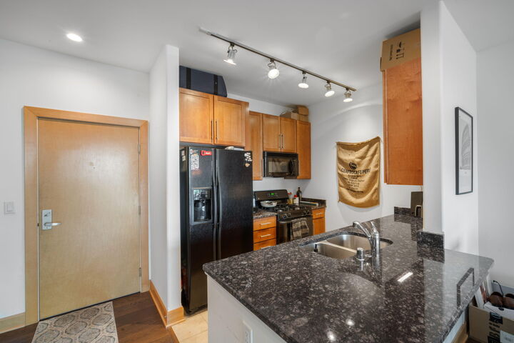 Property Photo: 1550 E Royall Pl 511 WI 53202