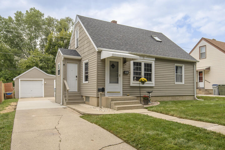 4161 S 5th Pl  Milwaukee WI 53207 photo
