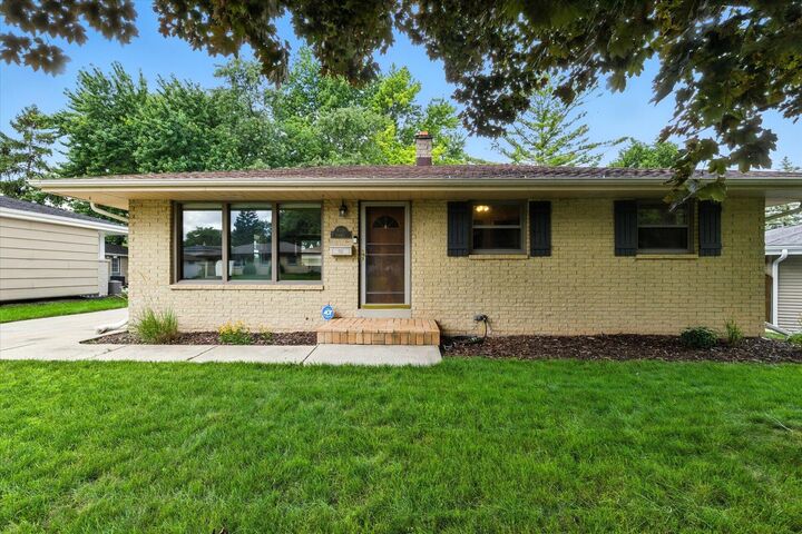 W148n8461 Albert Pl  Menomonee Falls WI 53051 photo