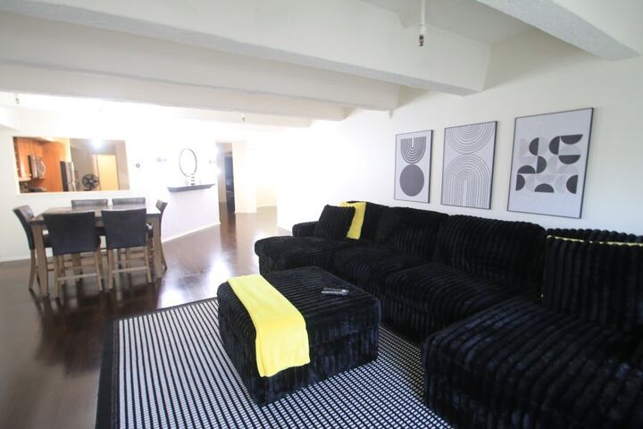 Property Photo: 270 E Highland Ave 516 WI 53202