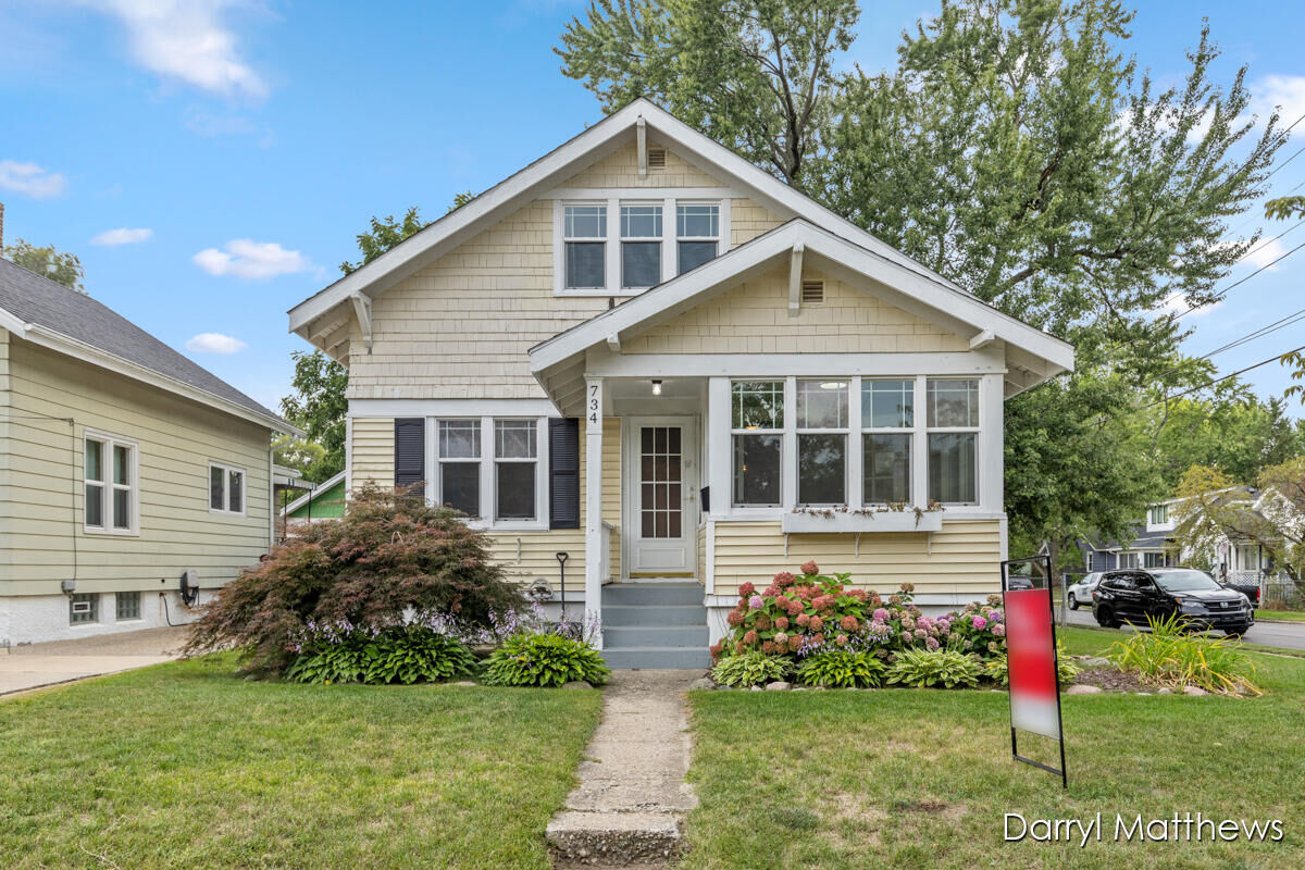 Property Photo: 734 Graceland Street NE MI 49505