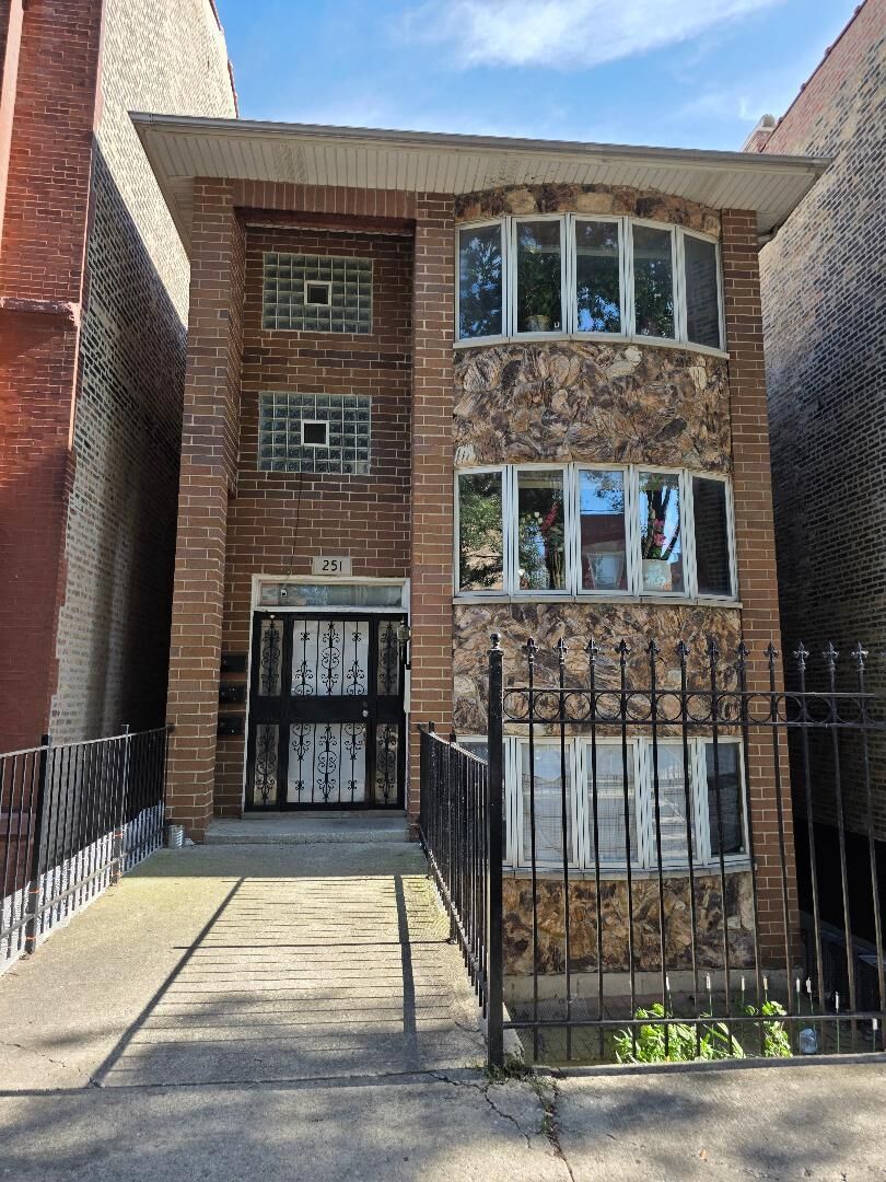 Property Photo:  251 W 24th Street 1  IL 60616 