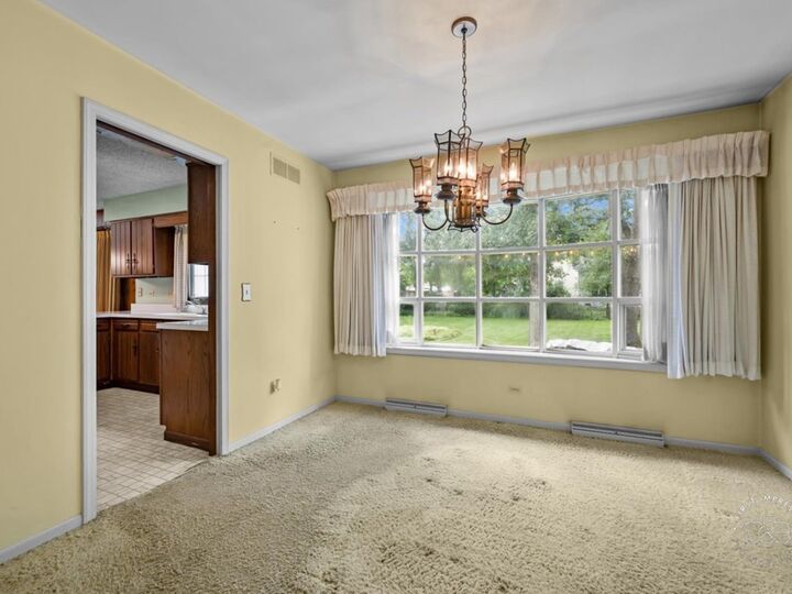Property Photo:  186 Westgate Drive  IL 60123 