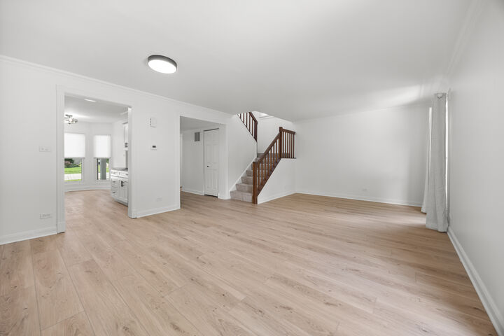 Property Photo: 1103 Southbridge Lane 1103 IL 60194