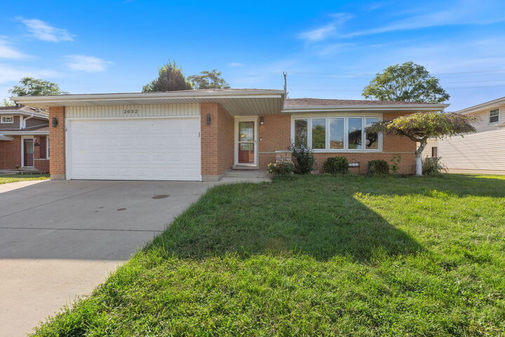 2032 N Wainwright Court  Palatine IL 60074 photo
