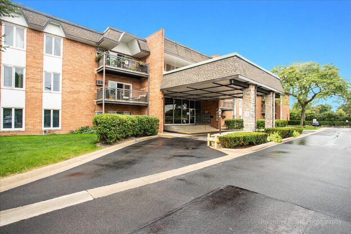 Property Photo: 4224 Saratoga Avenue J105 IL 60515