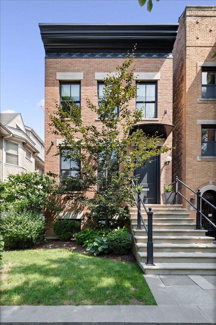 Property Photo:  3509 N Janssen Avenue  IL 60657