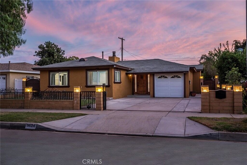 Property Photo:  9624 La Docena Lane  CA 90660 