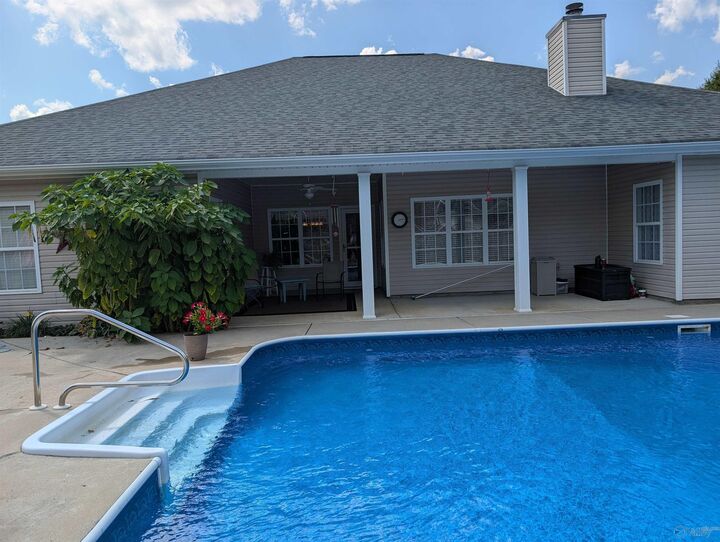 Property Photo: 5015 Willow Creek Drive AL 35763