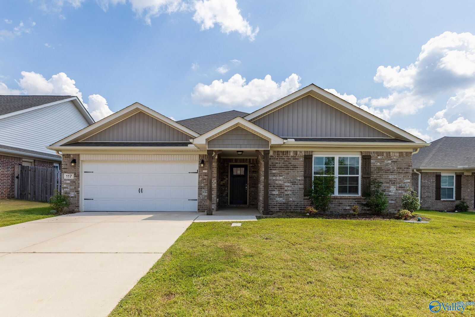 Property Photo: 117 Ocean Springs Avenue AL 35773