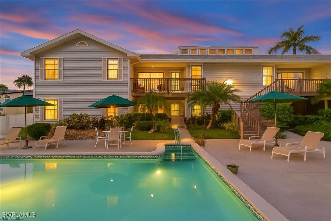 Property Photo:  880 8th Avenue S 202  FL 34102