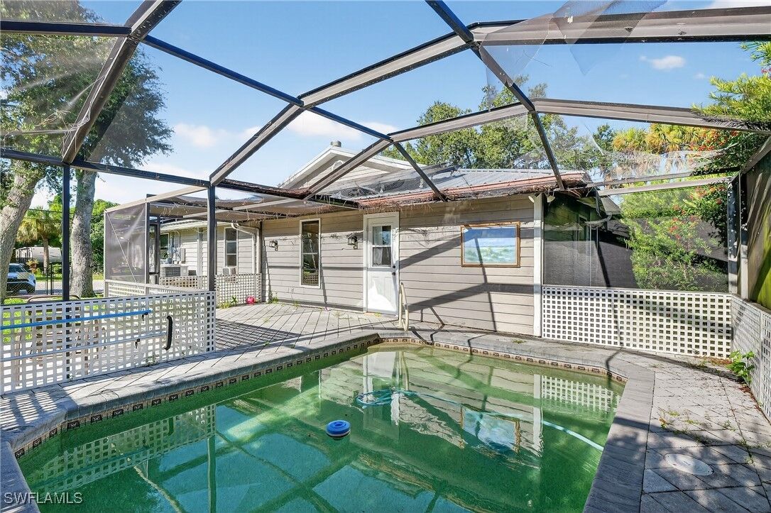 Property Photo: 2503 E 5th Street FL 33936